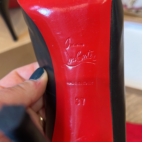 Christian Louboutin - Picture 5 of 8